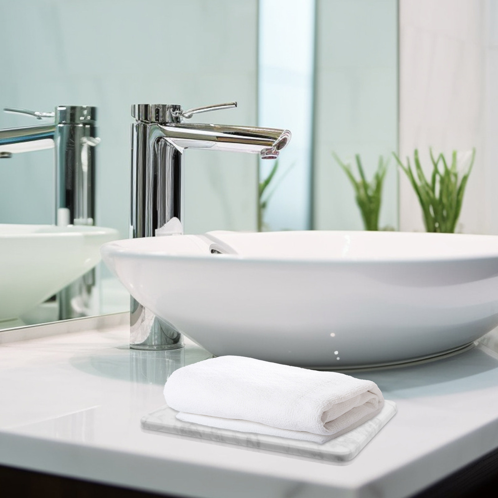 Luxury Skincare & Spa Photos - Natürliches, weißes Marmor-Tablett in runder Form