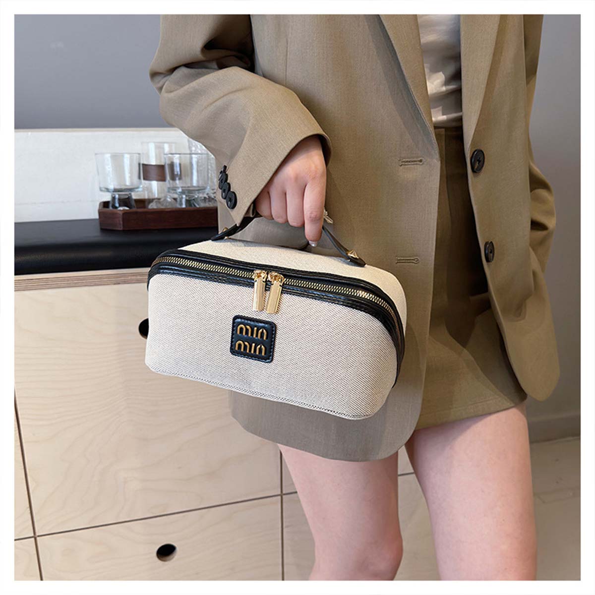 Retro-Luxus-Canvas-Handtasche  – Luxury Skincare & Spa Photos Bewertung und Preis